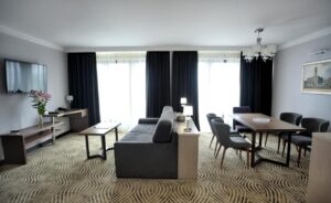 Готель Дністер у Львові: огляд, ціни, відгуки та фото