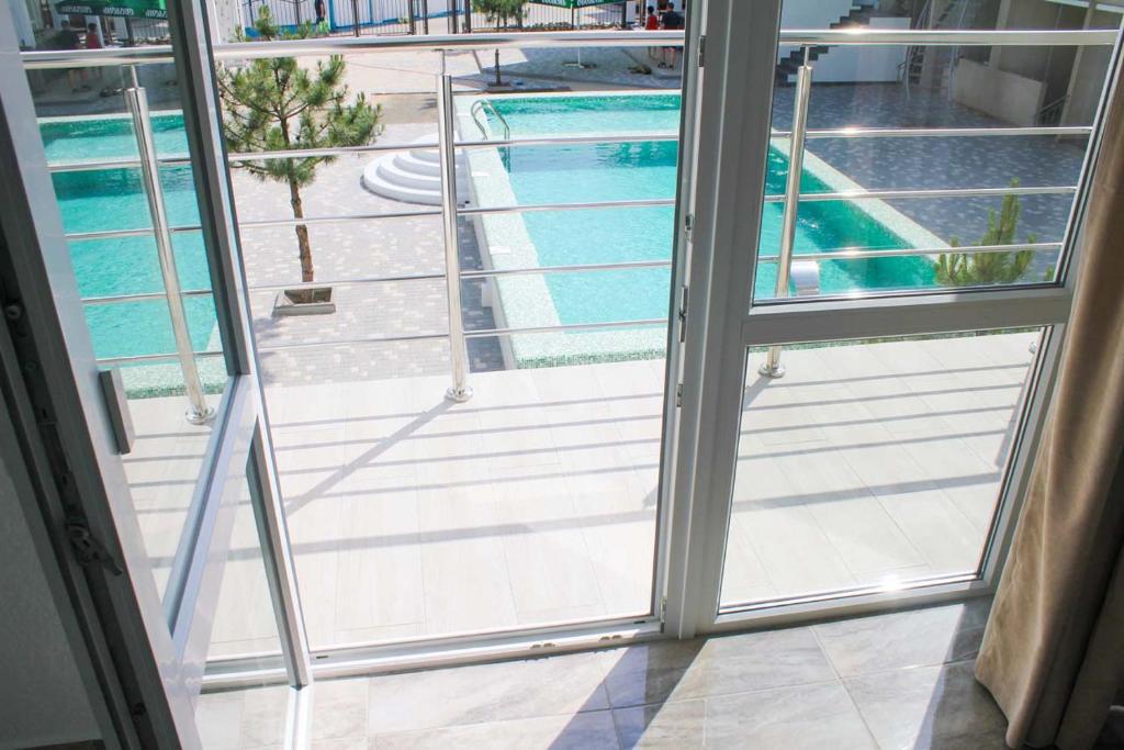 Готель “Острів” в Затоці: огляд, ціни, відгуки та фото