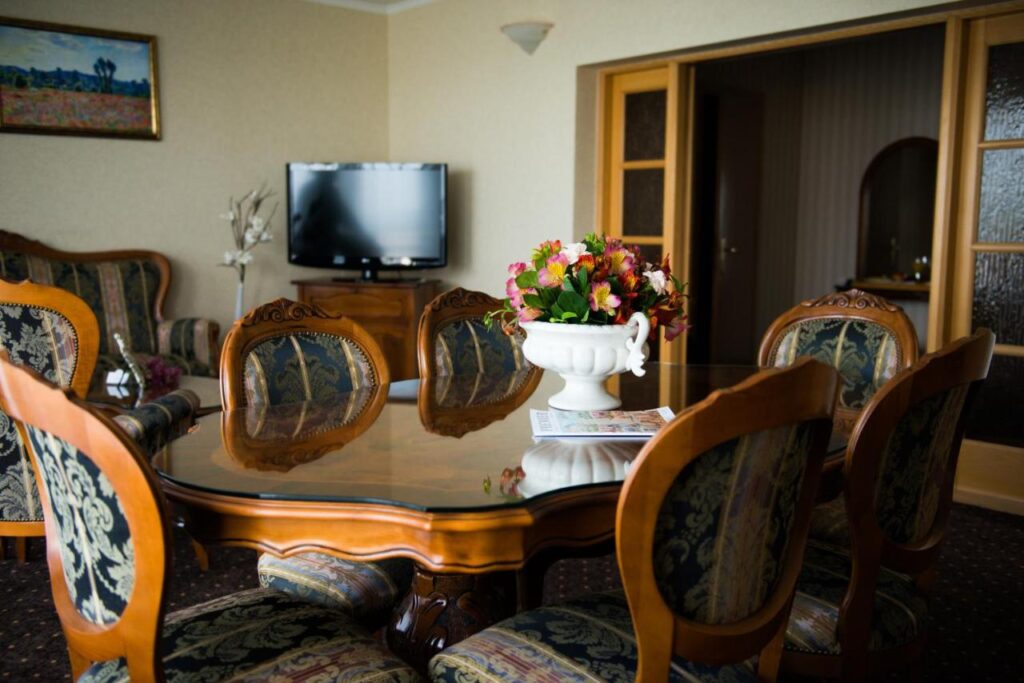 Готель Дністер у Львові: огляд, ціни, відгуки та фото