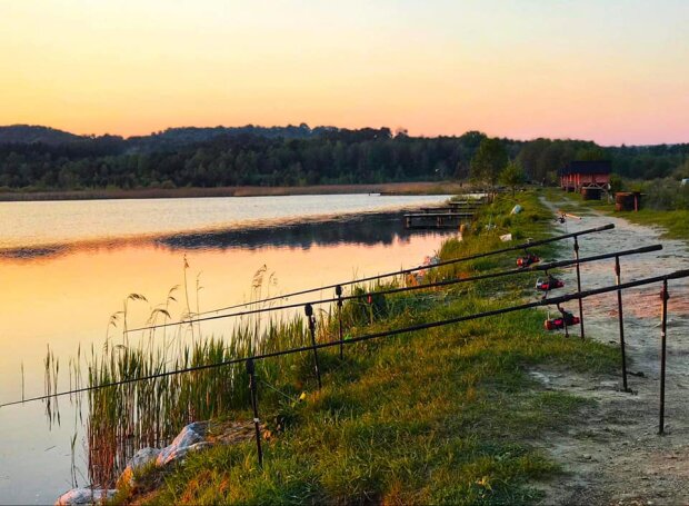 Рибалка на озері