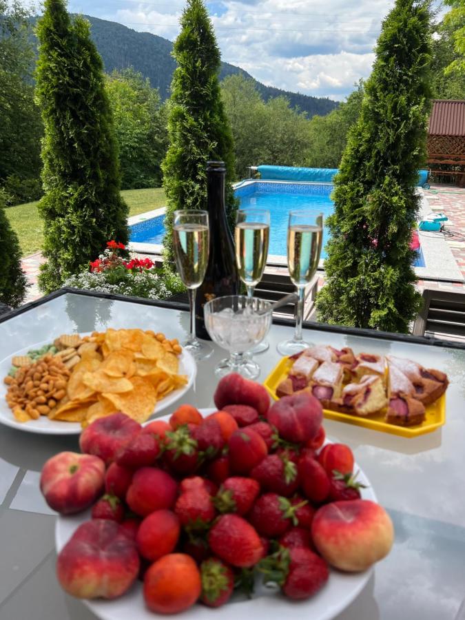 Готель Купецький Двір в Міжгір’ї 4 Ресторан в готелі Купецький Двір в Міжгір’ї