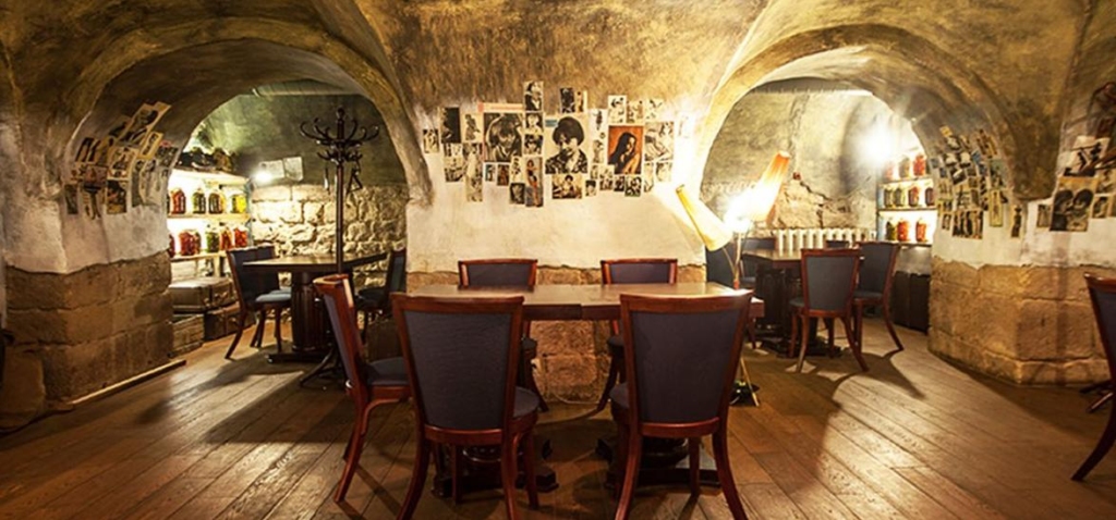 Кафе «Centaur» у Львові 3 Інтер'єр та атмосфера