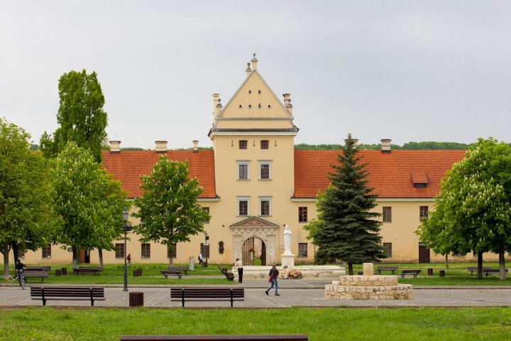 Жовківський замок 8 Цікаві факти та легенди