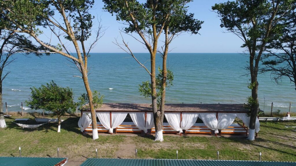 Лебедівка: Море, Ліси, Відпочинок 3 Де зупинитися у Лебедівці